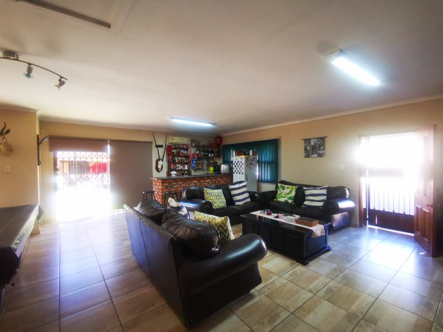 4 Bedroom Property for Sale in Langenhovenpark Free State